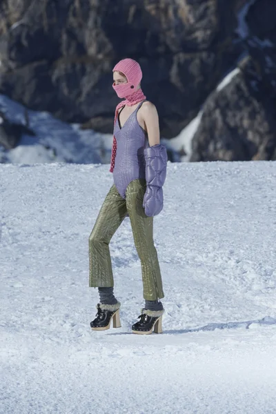 Look 18